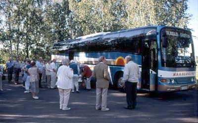 Aamukahvit juotiin Hattulan kirkon parkkipaikalla. 