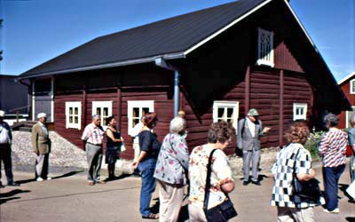 Vanha tallirakennus toimii nykyisin kokoustiloina.